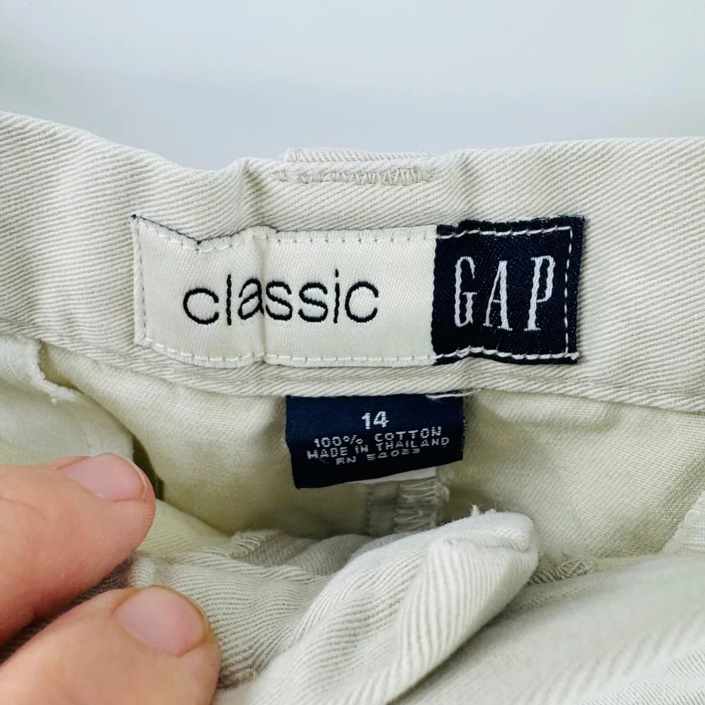 Vintage GAP Classic Khaki Pleated Chino Shorts Size 14 High Rise 90s Y2K